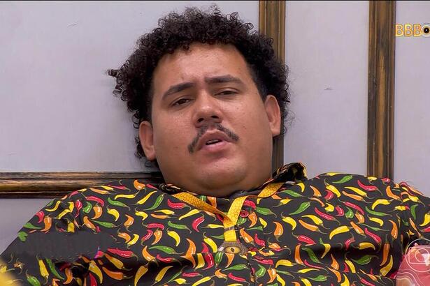 Lucas Henrique na área externa do BBB 24