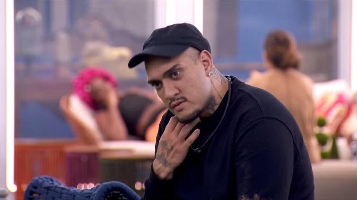 MC Bin Laden na área externa do BBB 24