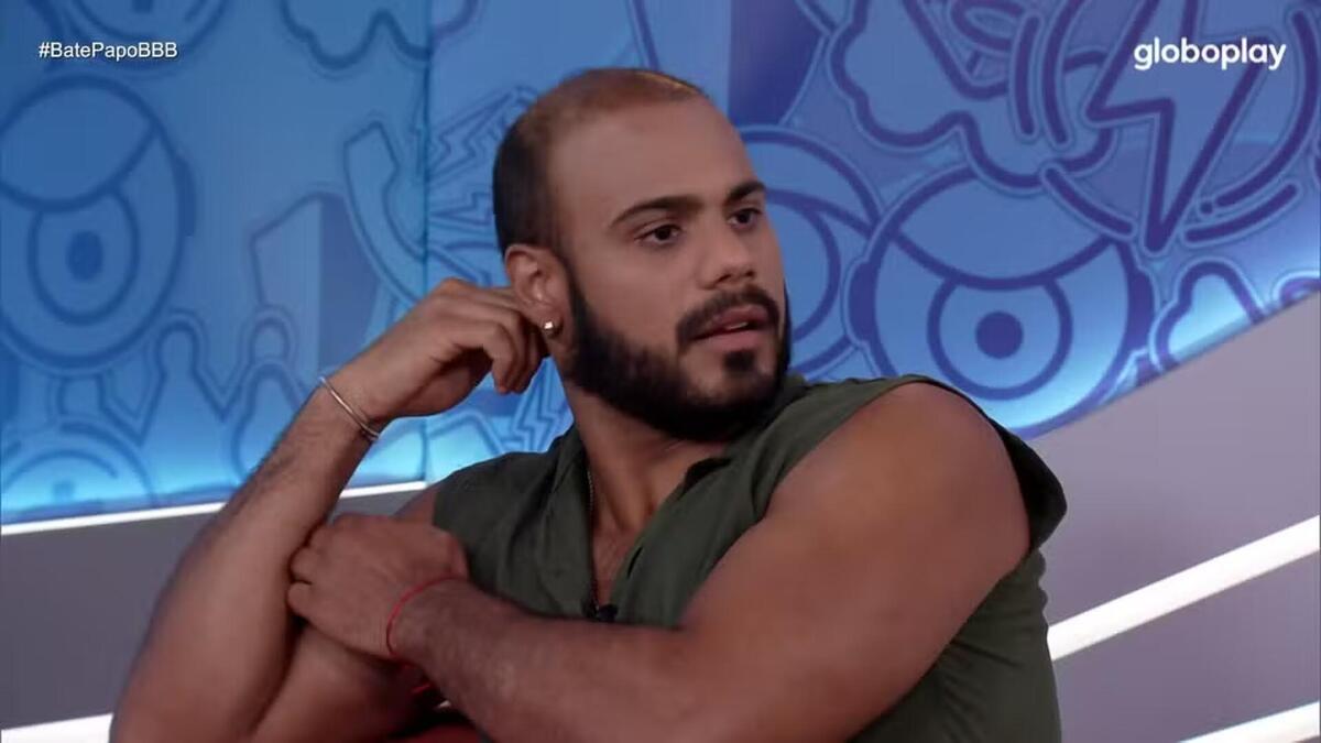 Marcus Vinicius surpreso em participação no Bate-Papo BBB