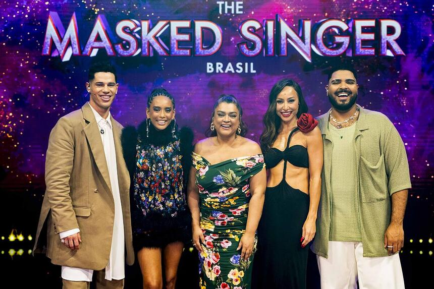 José Loreto, Taís Araújo, Preta Gil, Sabrina Sato e Paulo Vieira no The Masked Singer Brasil