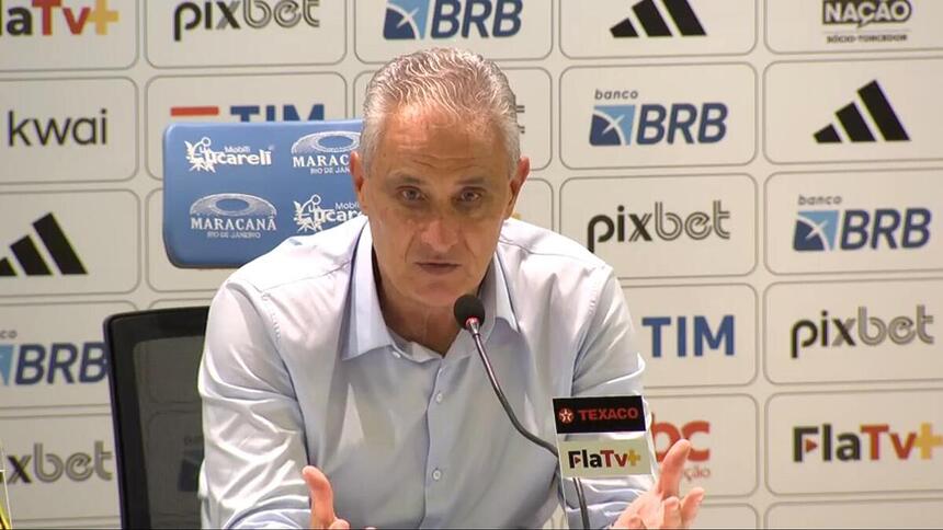 Tite durante uma entrevista coletiva no Flamengo