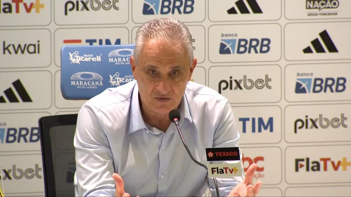 Tite durante uma entrevista coletiva no Flamengo