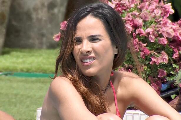 Wanessa em conversa na área externa do BBB 24