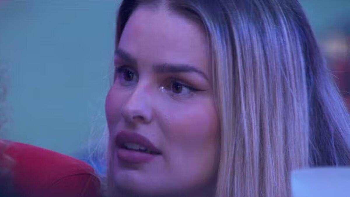 Yasmin Brunet durante conversa na festa do BBB 24