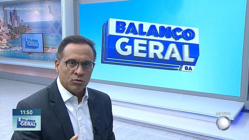 José Eduardo olha para a câmera no cenário do Balanço Geral BA