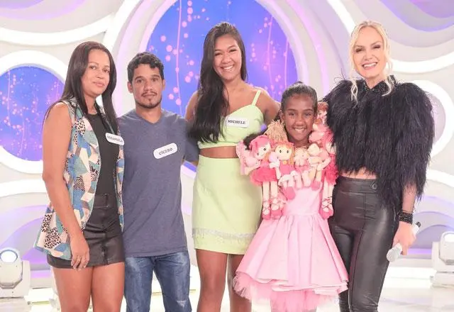 Eliana recebe Mary e seus familiares