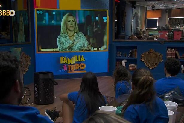 Cena da novela Família é Tudo no telão do BBb 24