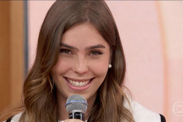 Gabriela Medeiros, a Buba de Renascer, sorridente no Encontro