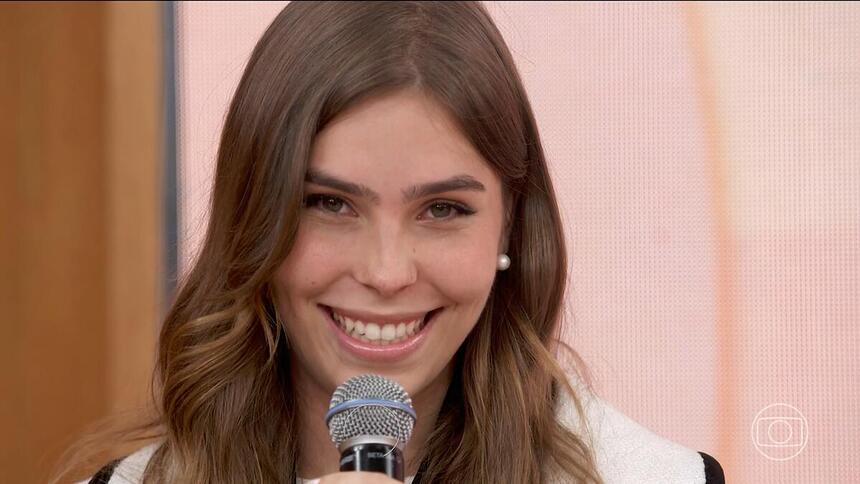 Gabriela Medeiros, a Buba de Renascer, sorridente no Encontro