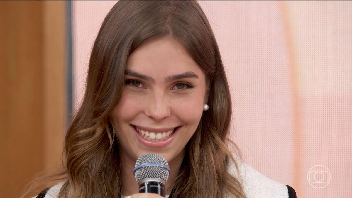 Gabriela Medeiros, a Buba de Renascer, sorridente no Encontro