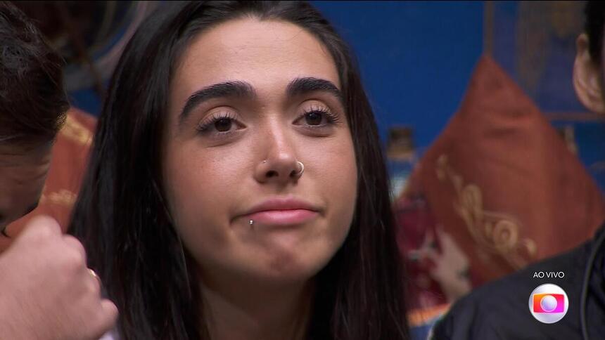 Giovanna triste na sala do BBB 24