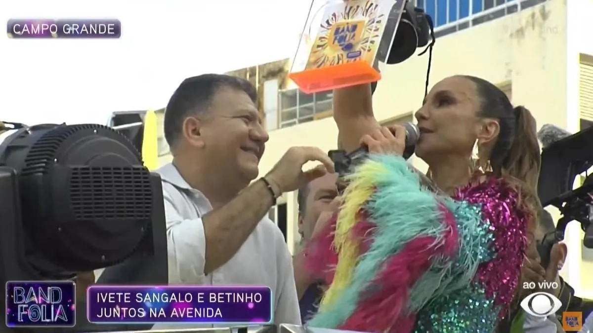 ivete recebe prêmio de musica do carnaval