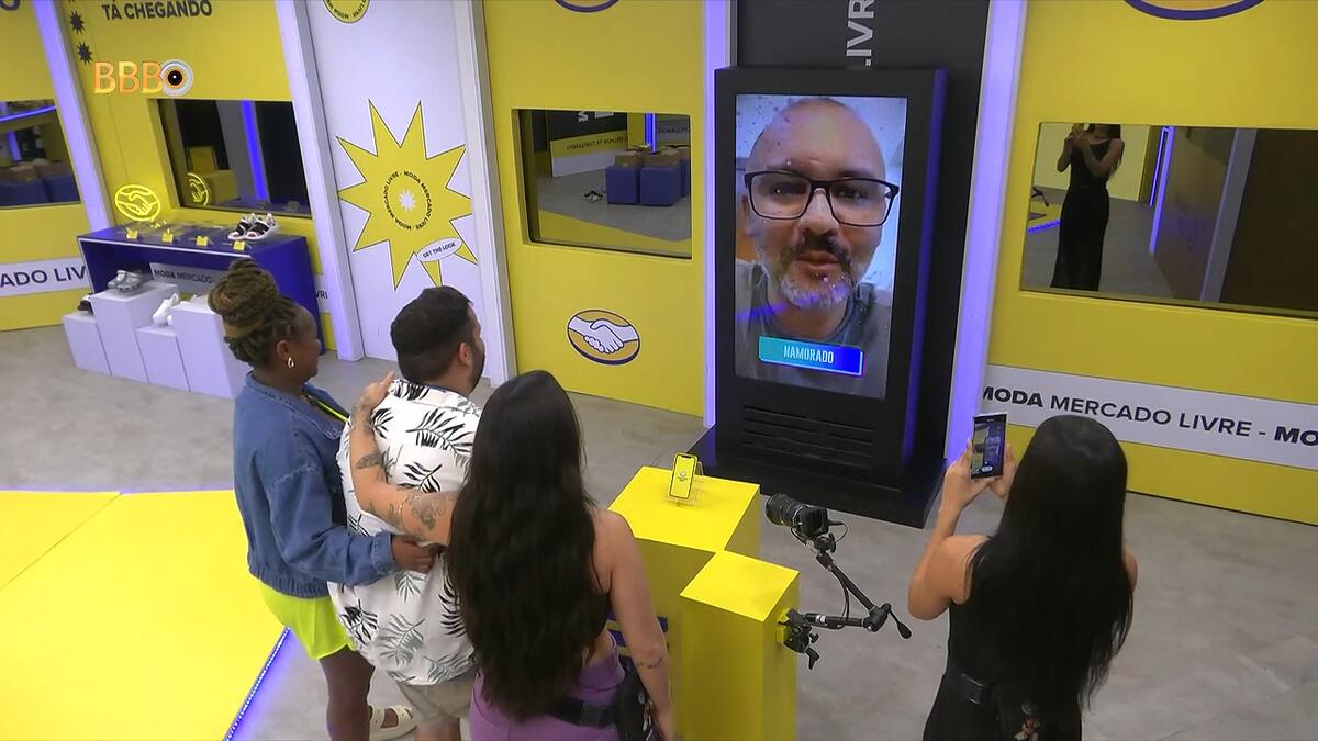 Namorado de Michel aparece no Almoço do Anjo