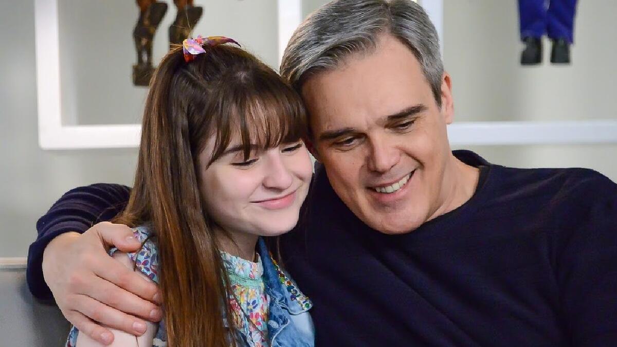 Sophia Valverde e Dalton Vigh em cena de As Aventuras de Poliana