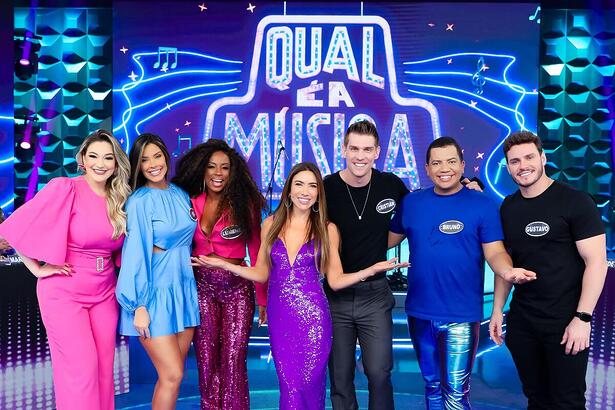 Patricia Abravanel e seus convidados do quadro Qual é a Música? do Programa Silvio Santos.