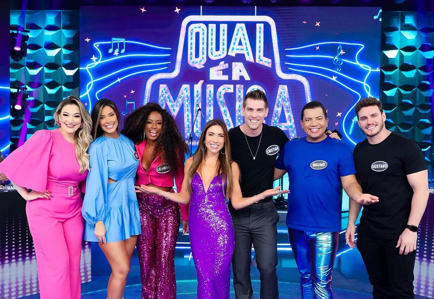 Patricia Abravanel e seus convidados do quadro Qual é a Música? do Programa Silvio Santos.