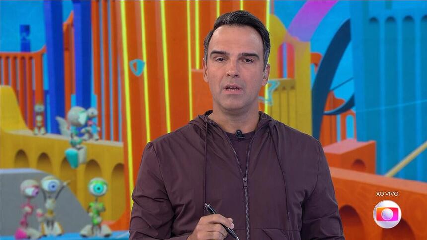 Tadeu apresentando o BBB 24 para explicar o Big Fone