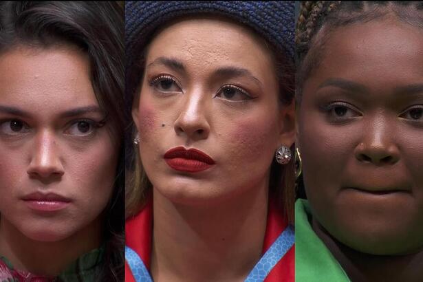 Alane, Beatriz e Raquele com semblantes sérios, sentadas no sofá do BBB 24 na formação do Paredão