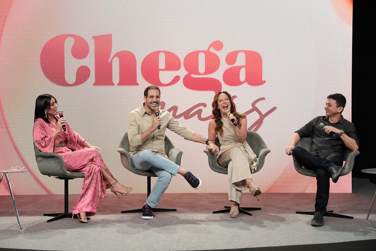 Michelle Barros, Paulo Mathias e Regina Volpato sorrindo