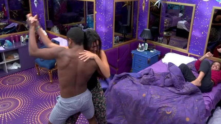 Davi e Alane dançando Nadson O Ferinha no BBB 24