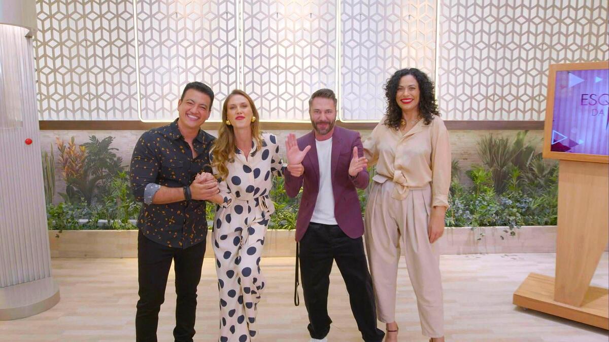 Rodrigo Cintra, Renata Kuerten, Lucas Anderi e Fabi Gomes no novo cenário do Esquadrão da Moda