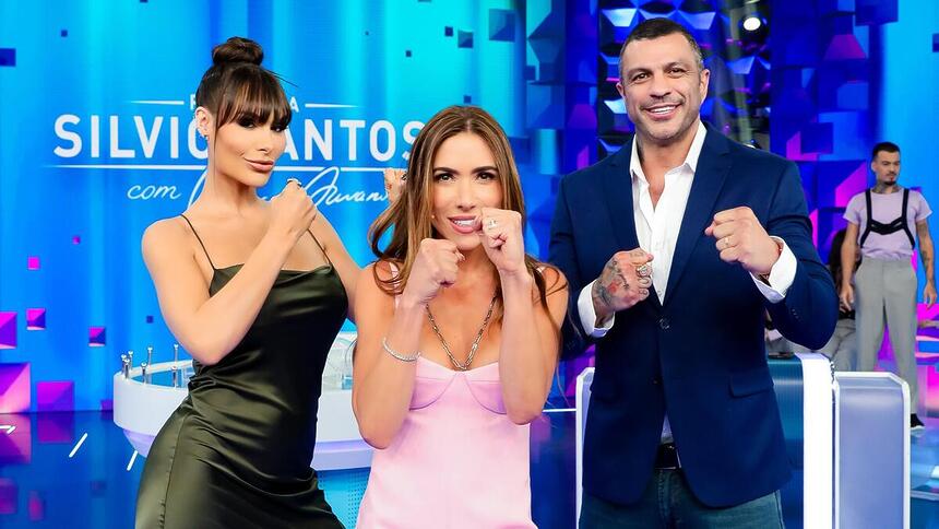 Fernanda Lacerda, Patricia Abravavel e Kleber Bambam no estúdio do Programa Silvio Santos