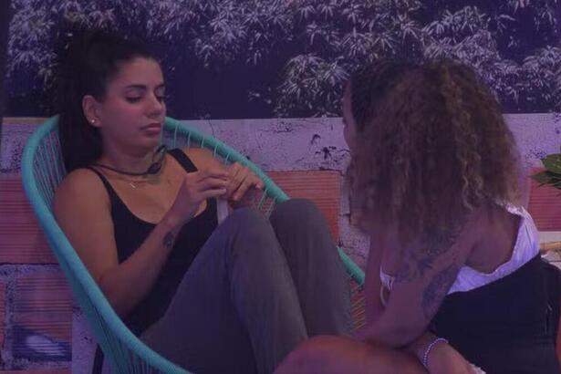 Fernanda e Pitel em conversa durante a festa do BBB 24