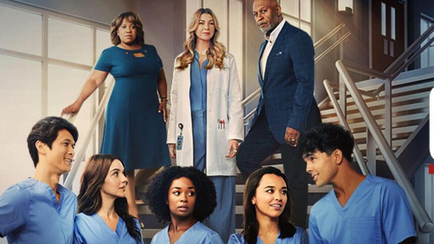 A imagem mostra o elenco em uma escada. Nos degraus superiores, vê-se Miranda Bailey, Merith Greys e Webber. Na parte inferior, os 5 novos internos vestidos com roupas cirúrgicas.