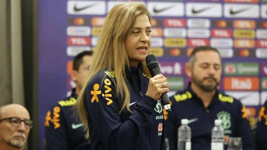 Leila Pereira discursando na apresentação da Seleção Brasileira