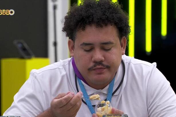 Lucas durante o Almoço do Anjo no BBB24