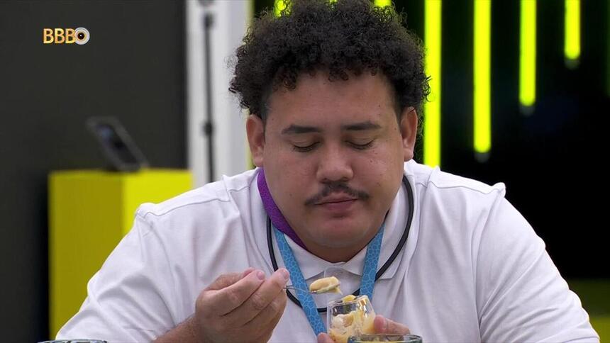 Lucas durante o Almoço do Anjo no BBB24