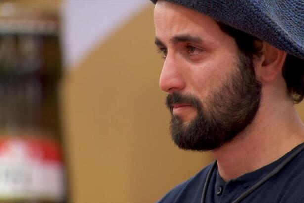 Matteus chorando em ação patrocinada no BBB 24