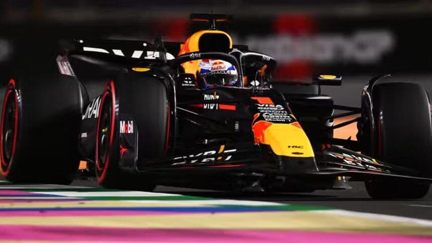 Carro de Max Verstappen durante o treino do GP da Arábia Saudita