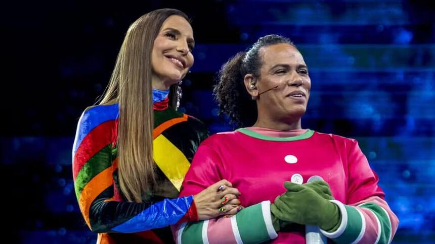 Valéria Barcellos e Ivete Sangalo no palco do The Masked Singer Brasil