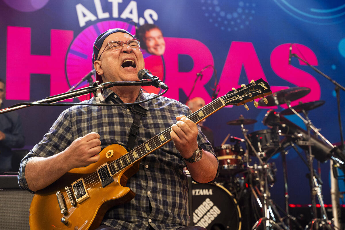 Herbert Vianna canta no Altas Horas