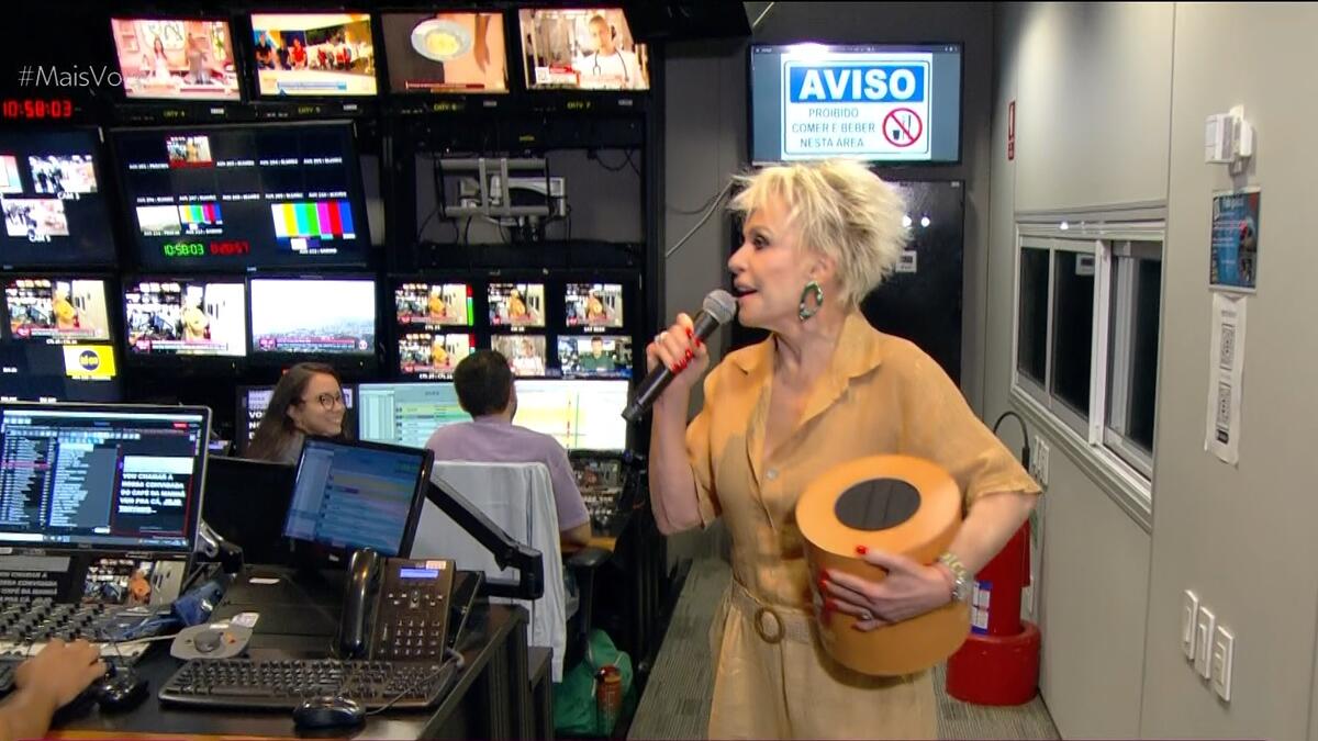 Ana Maria Braga sorrindo no switcher do Mais Você na TV Globo