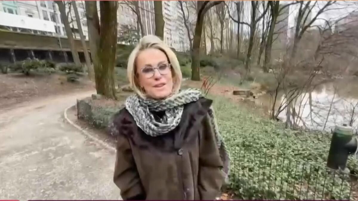 Ana Maria Braga sorrindo no Central Park