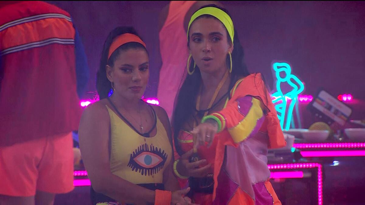 Fernanda conversa com Giovanna na festa do BBB 24