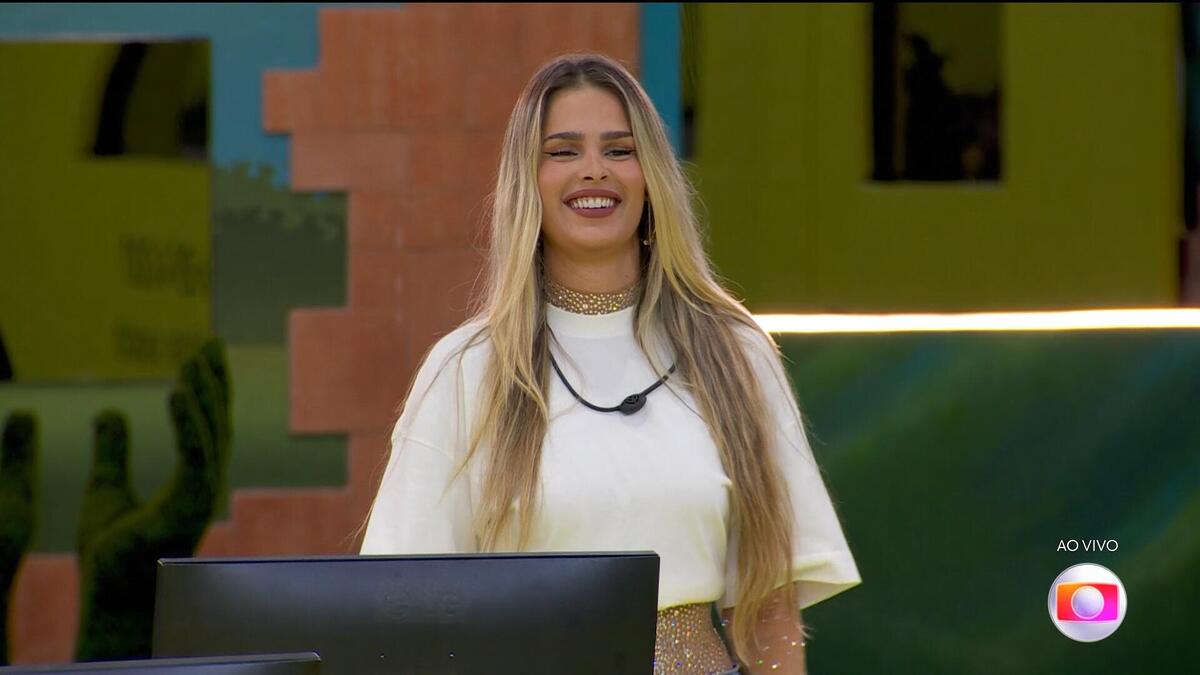 Yasmin sorrindo na Prova Bate e Volta do BBB 24