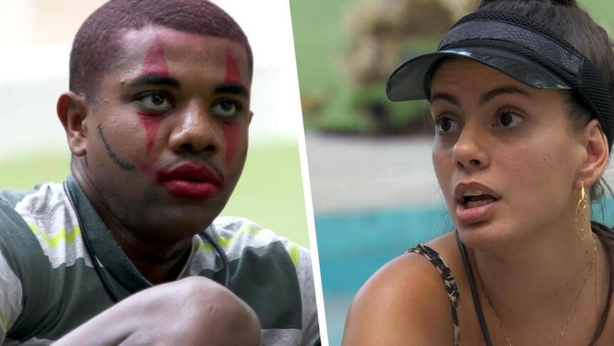 Davi com a cara pintada de palhaço e Fernanda na área externa do BBB 24 falando dele