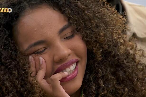 Giovanna Pitel chorando no Almoço do Anjo do BBB 24