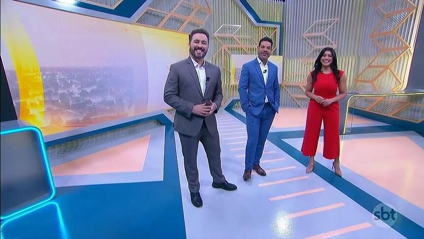 Darlisson Dutra, Felipe Malta e Daniele Brandi no novo cenário do Primeiro Impacto no SBT