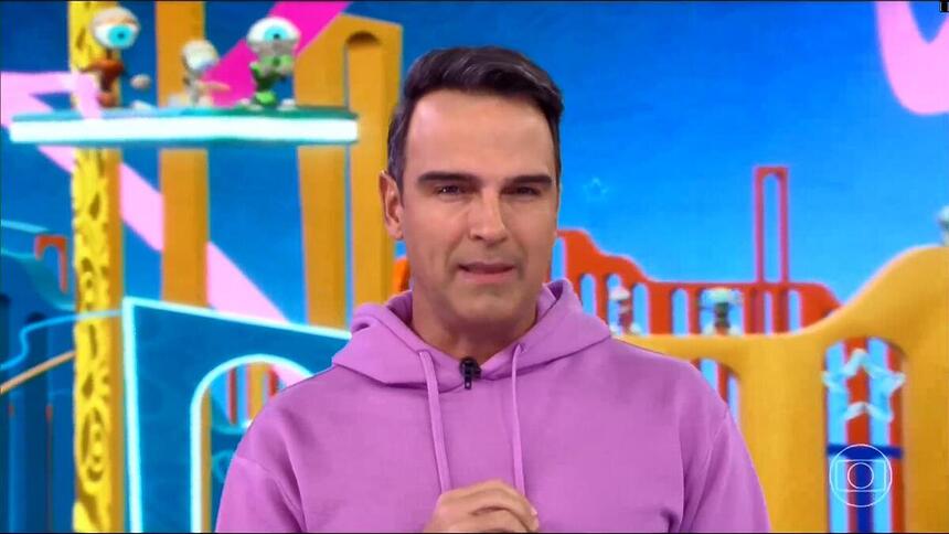 tadeu schmidt em dia de formação de paredão no bbb 24