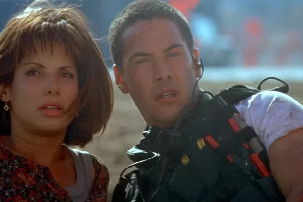 Sandra Bullock e Keanu Reeves em cena do filme Velocidade Máxima