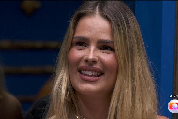 Yasmin Brunet na sala do BBB esperando o resultado da eliminação do BBB 24