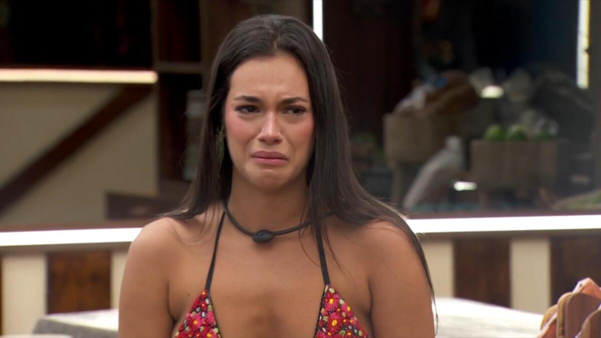 Alane chorando na cozinha do BBB 24