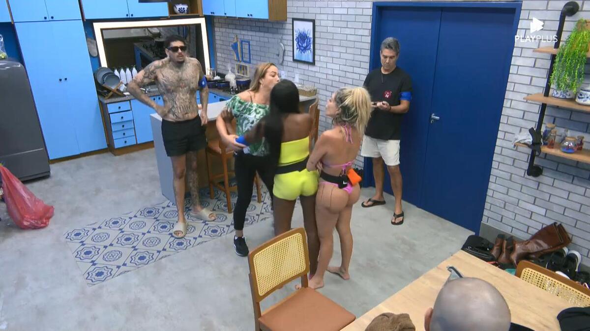 Andreia e Liziane em trecho da treta na casal azul de A Grande Conquista