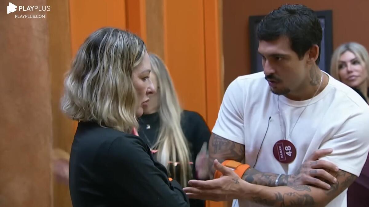 Baronesa e Hadad durante conversa na Casa Laranja de A Grande Conquista