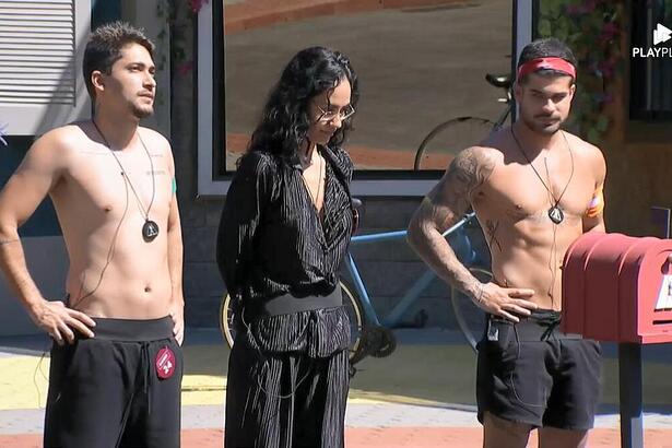 Brunno Danese, Gabriela Rossi e Lucas de Albú no pátio da Vila de A Grande Conquista