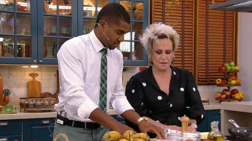 Davi e Ana Maria Braga cozinhando juntos no Mais Você